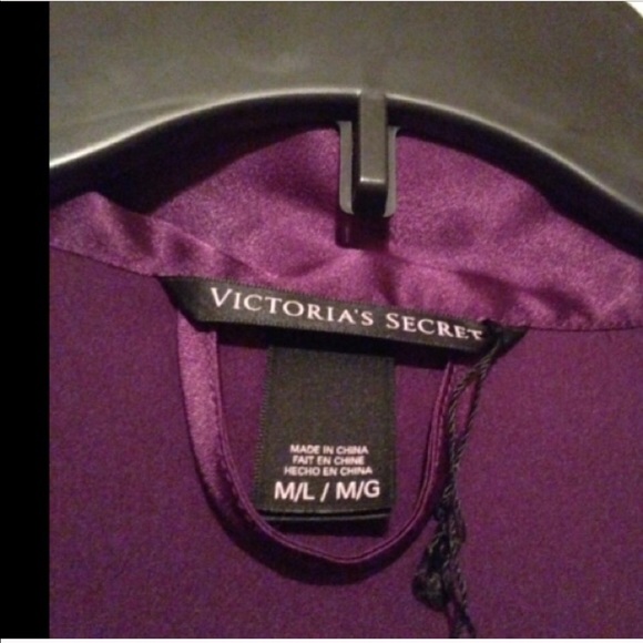 Victoria Secrets Robe. Beautiful Lace Details - Picture 2 of 3